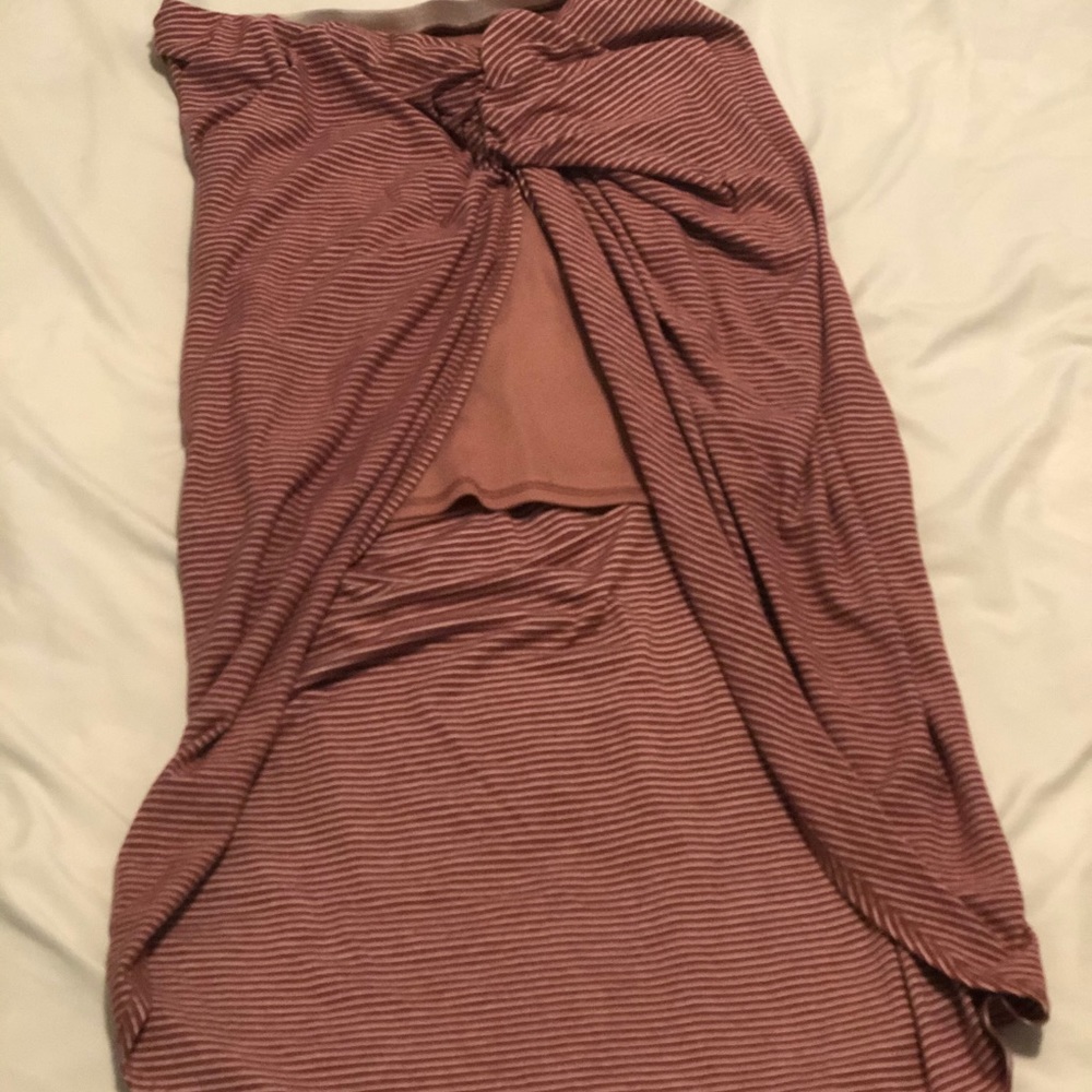 The pictures do not do this skirt justice